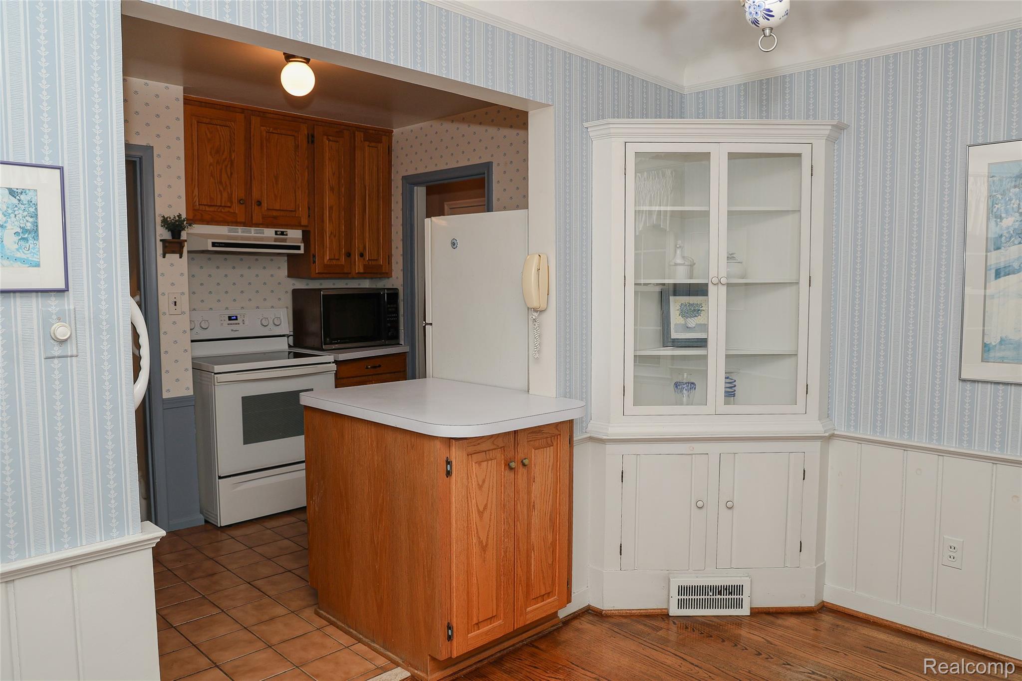 2135 Fleetwood Drive