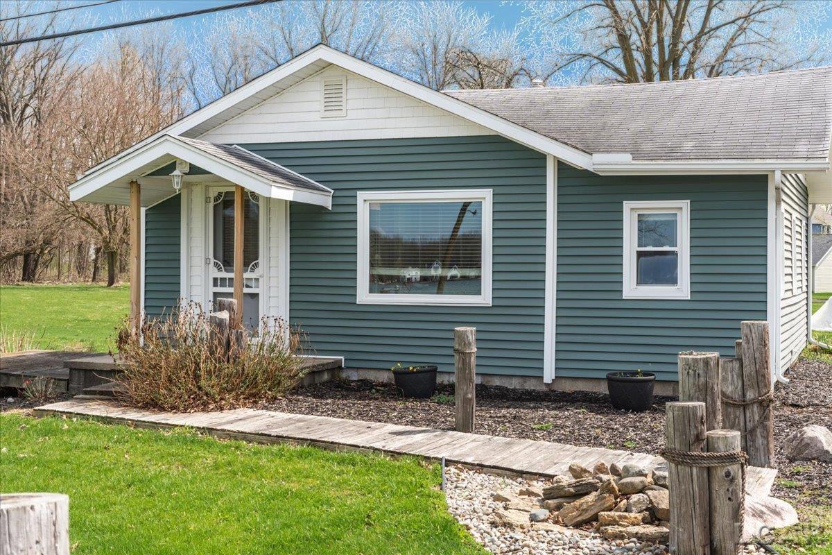 3193 Round Lake Highway