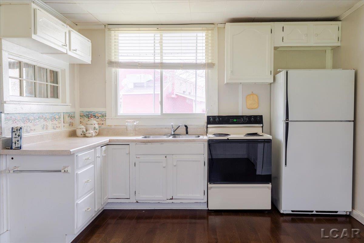 3193 Round Lake Highway