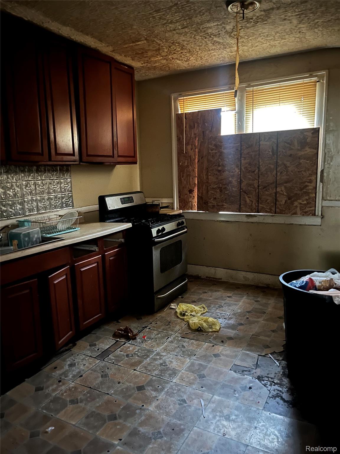 19176 Spencer Street