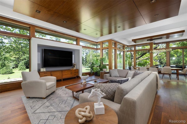 2700 SQUIRREL RD, BLOOMFIELD HILLS, MI 48304 - Image de4ab405a8459a804c4cf0cdcd3816bc/2189964956