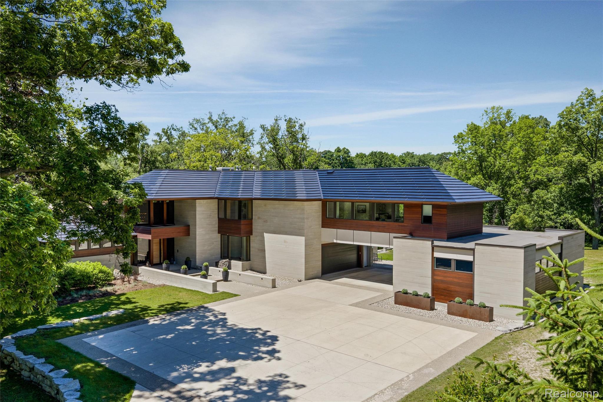 2700 Squirrel Road