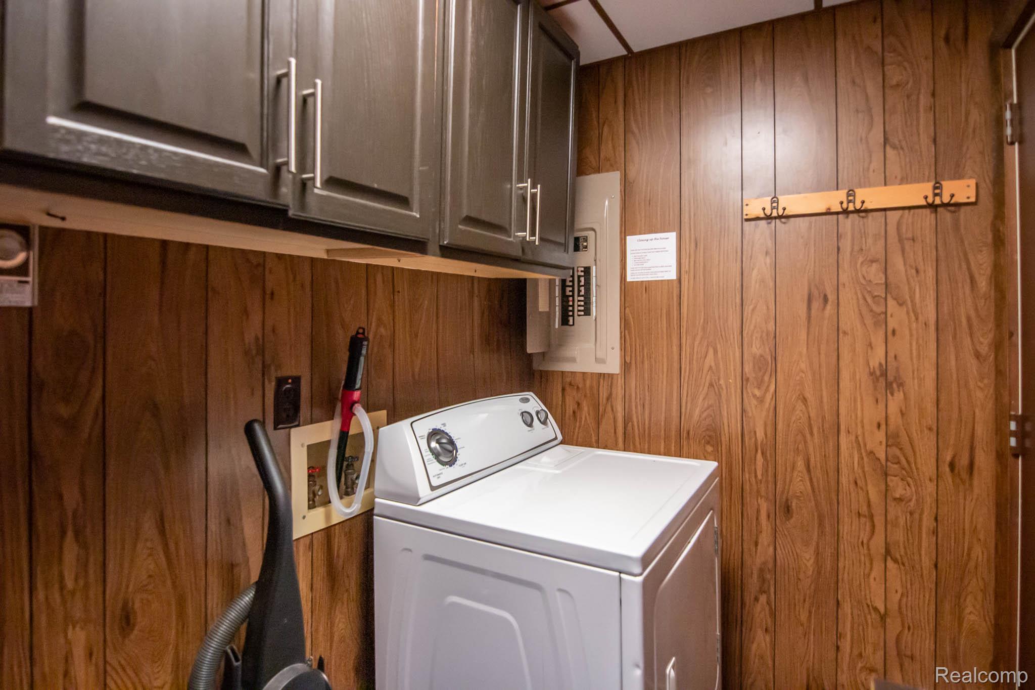 Roscommon Township, Michigan 48629, United States, 3 Bedrooms Bedrooms, ,1 BathroomBathrooms,Residential,Active,154712