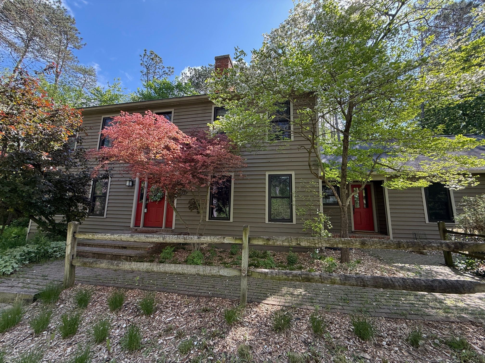 1827 HIGH HOLLOW Drive