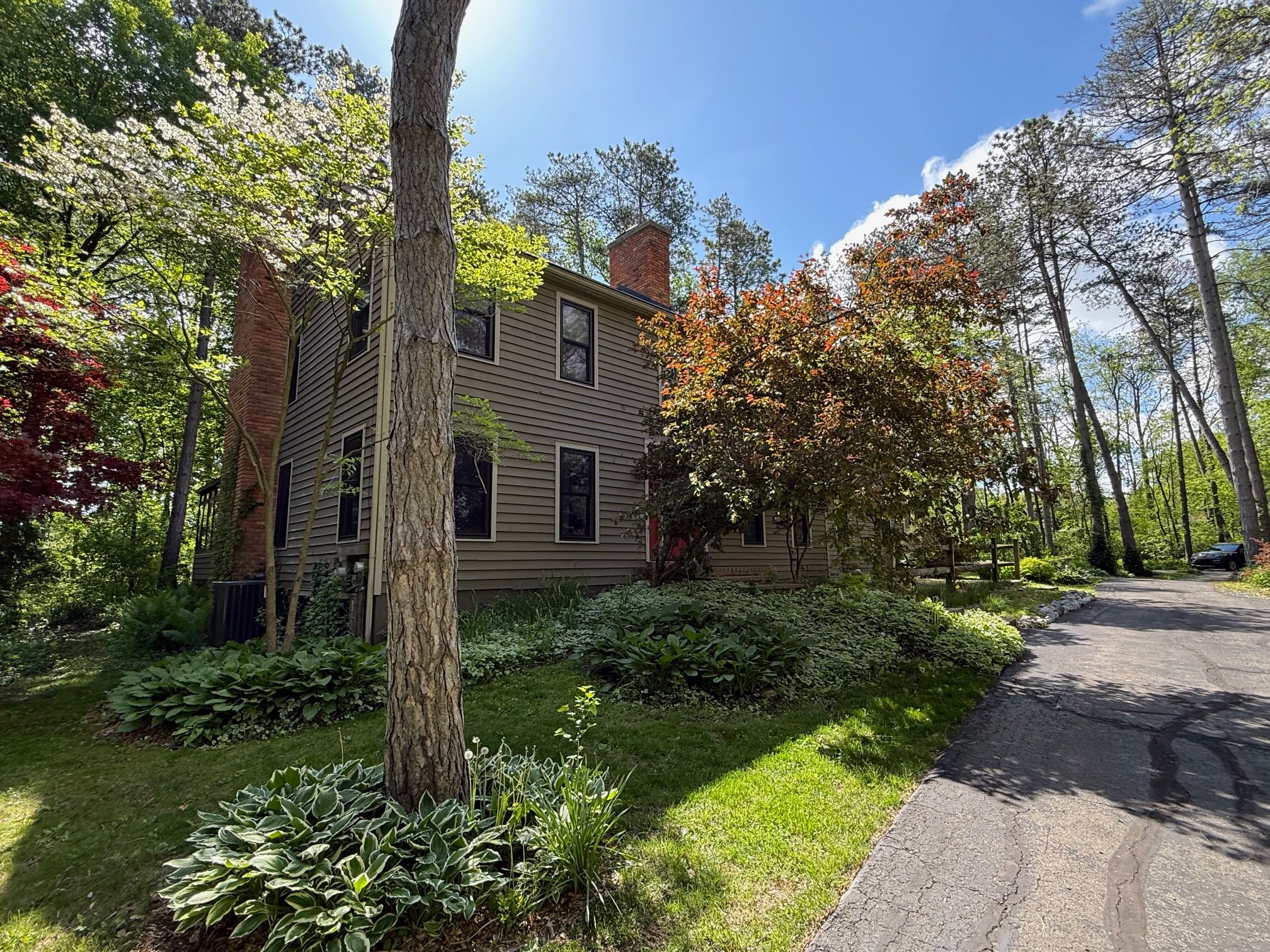 1827 HIGH HOLLOW Drive