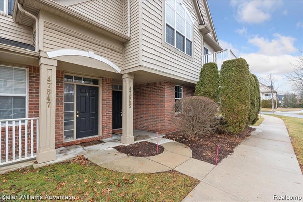 47655 PEMBROKE DR, CANTON, MI 48188 - Image de5fc03a099a0da507cfe6bdbf335996/1023355651