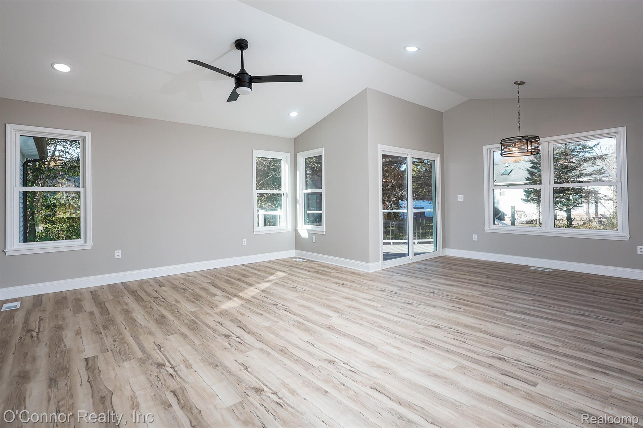 2047 Edward Lane East