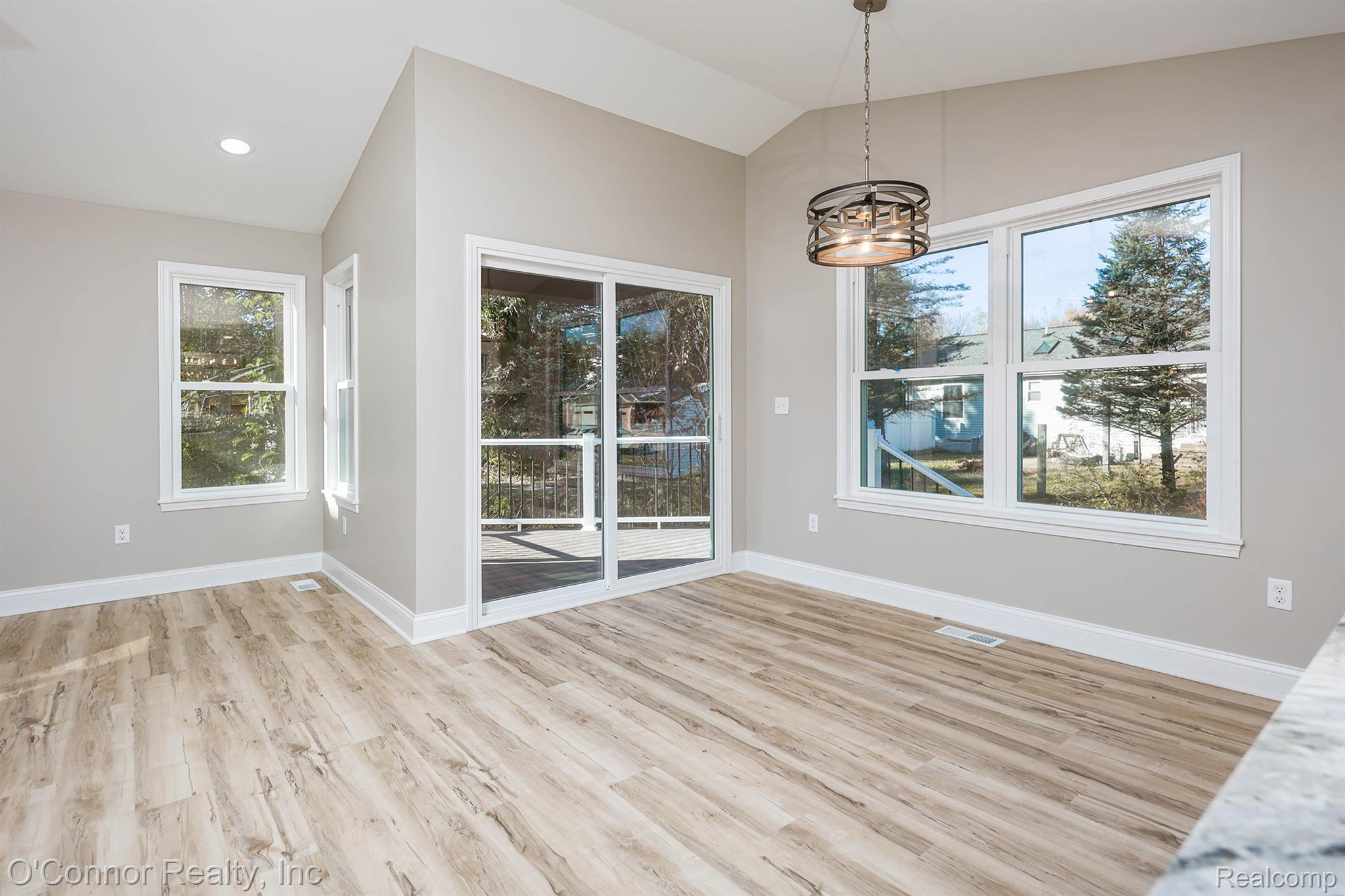 2047 Edward Lane East