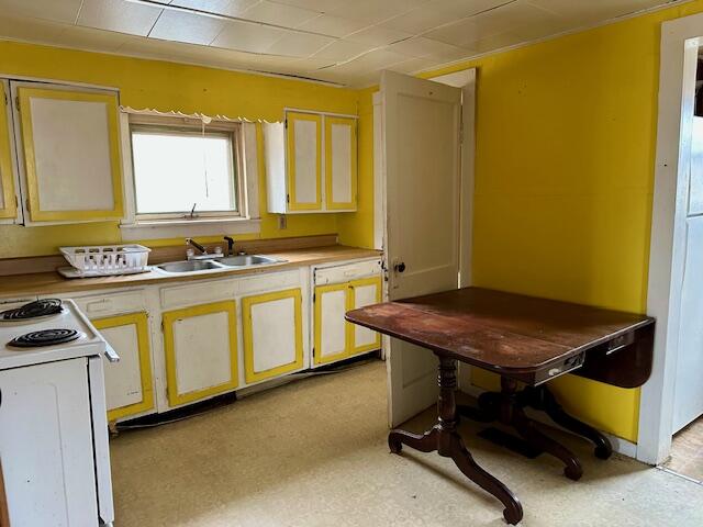 3593 S Maple Island Road