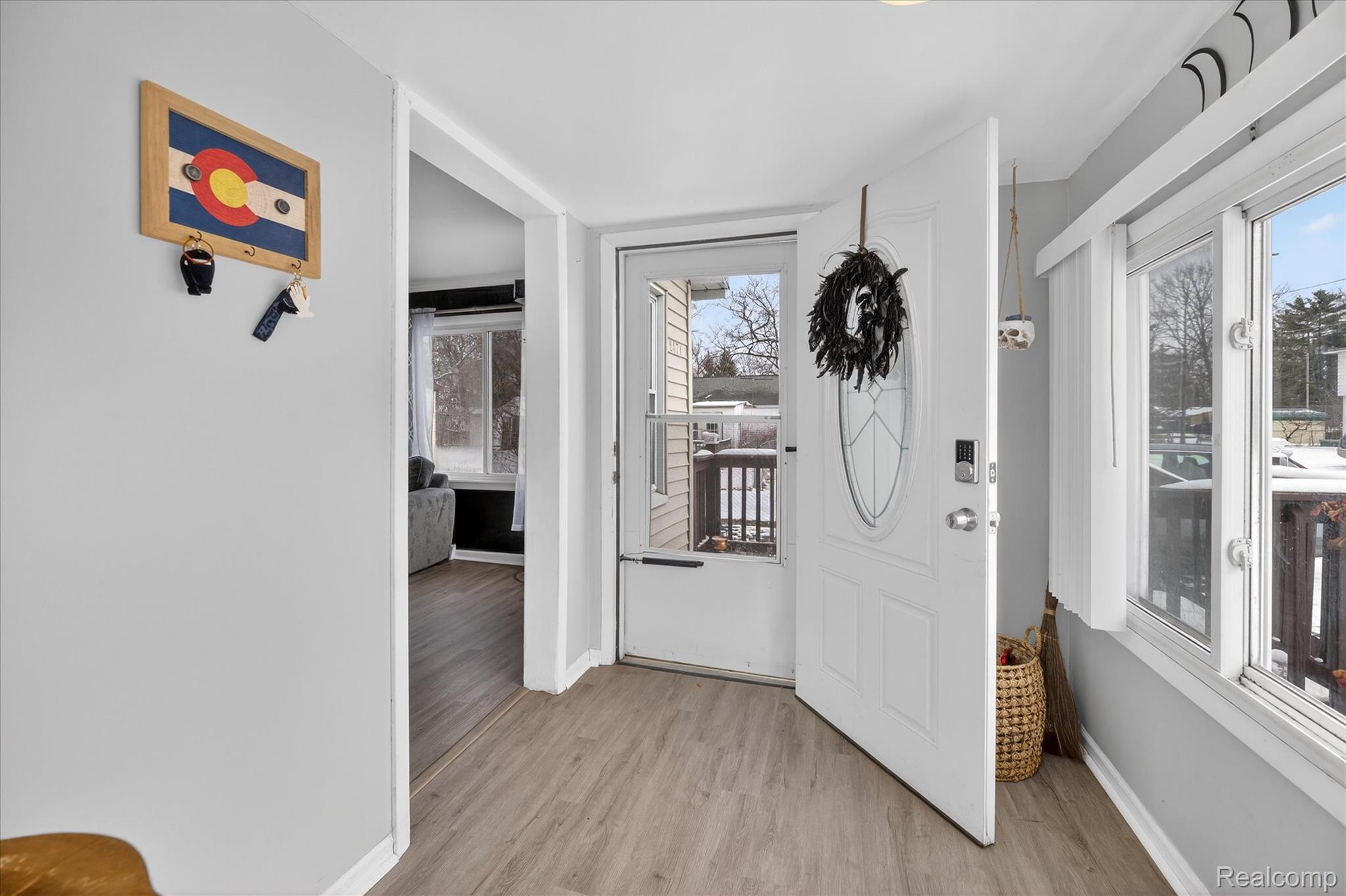 2371 E Parkwood Avenue