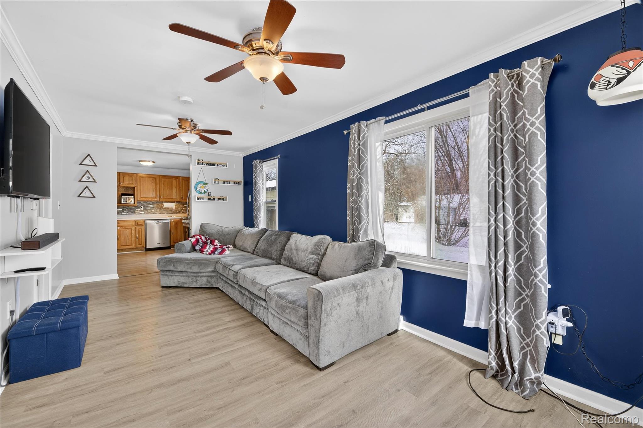 2371 E Parkwood Avenue