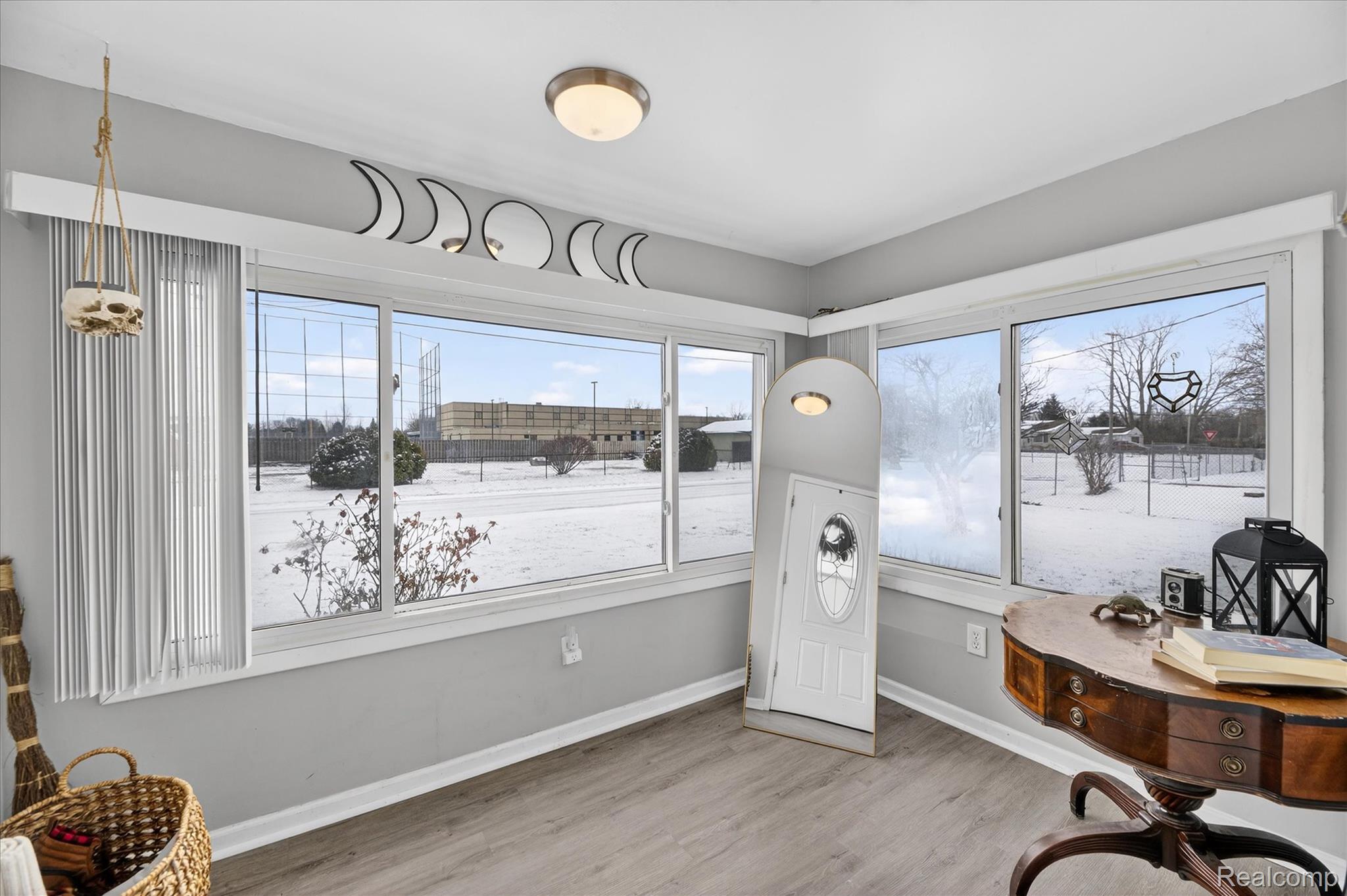 2371 E Parkwood Avenue