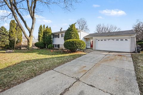 Photo of 2640 Crofthill Drive, Auburn Hills City, MI 48326 (MLS # 81026016340)