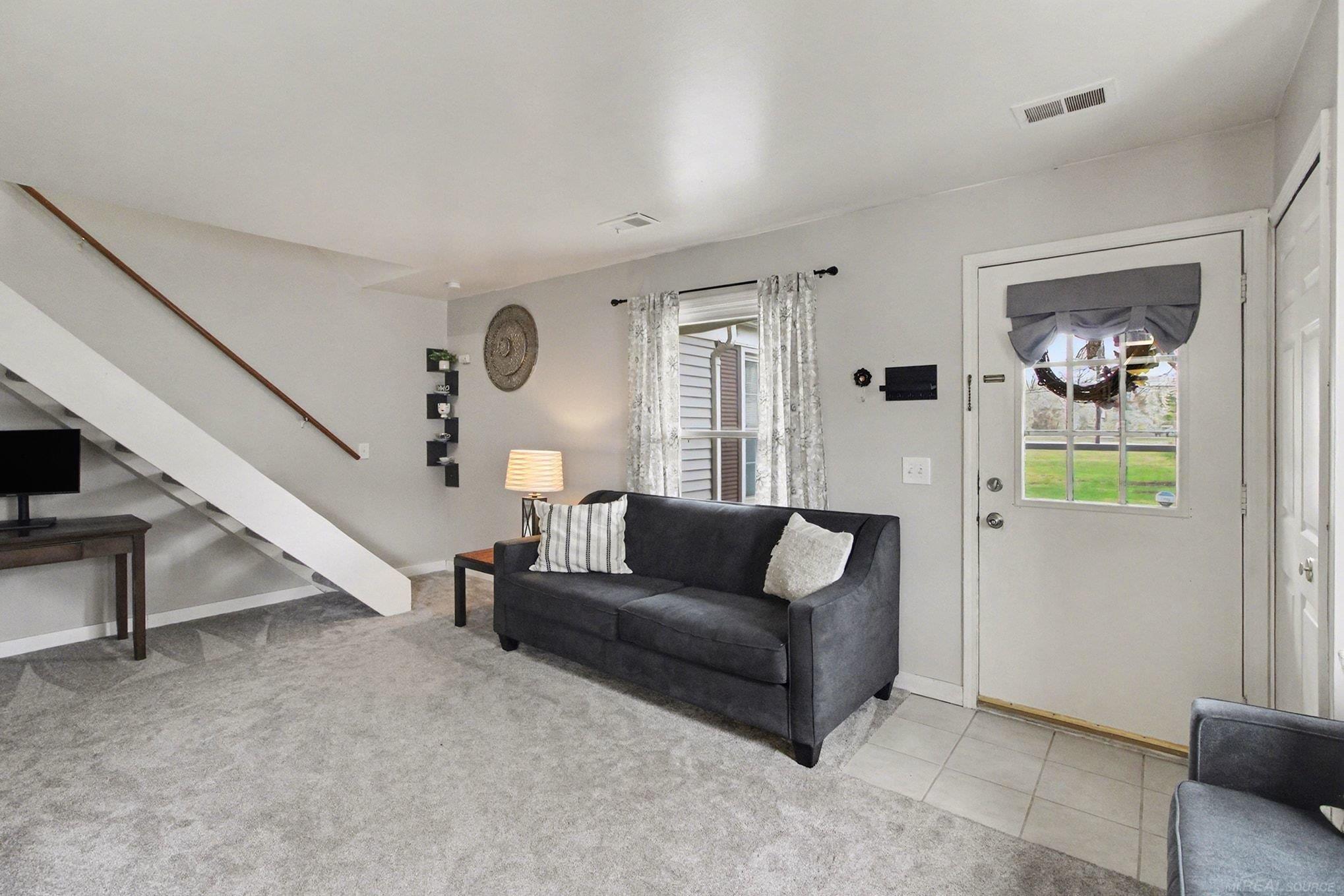 2914 Meadowbrook Ct Court