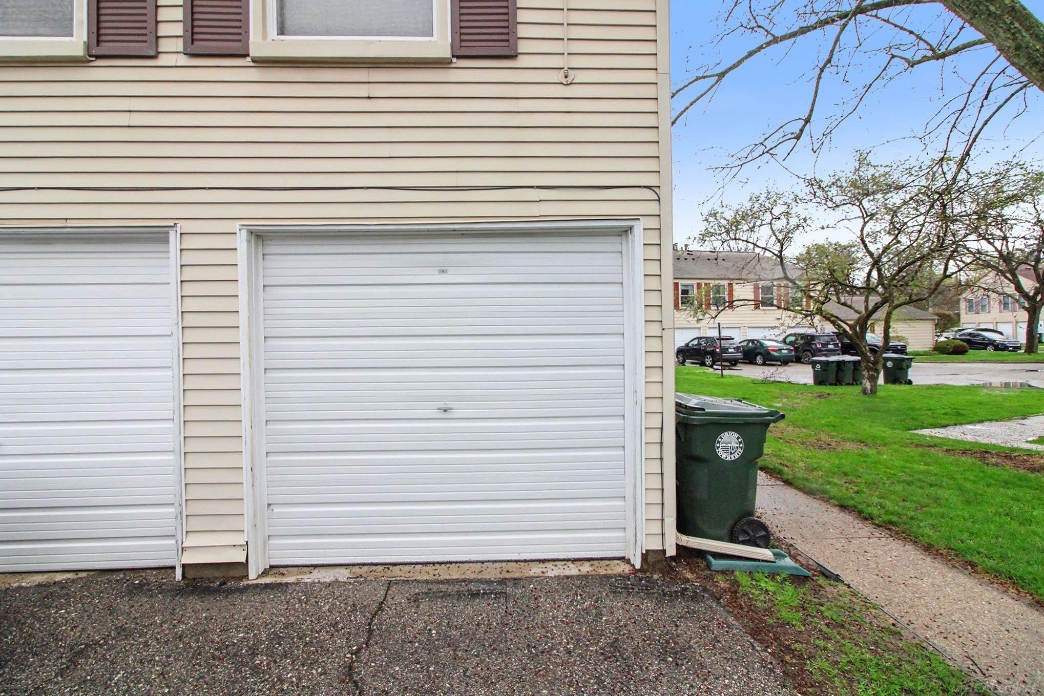 2914 Meadowbrook Ct Court