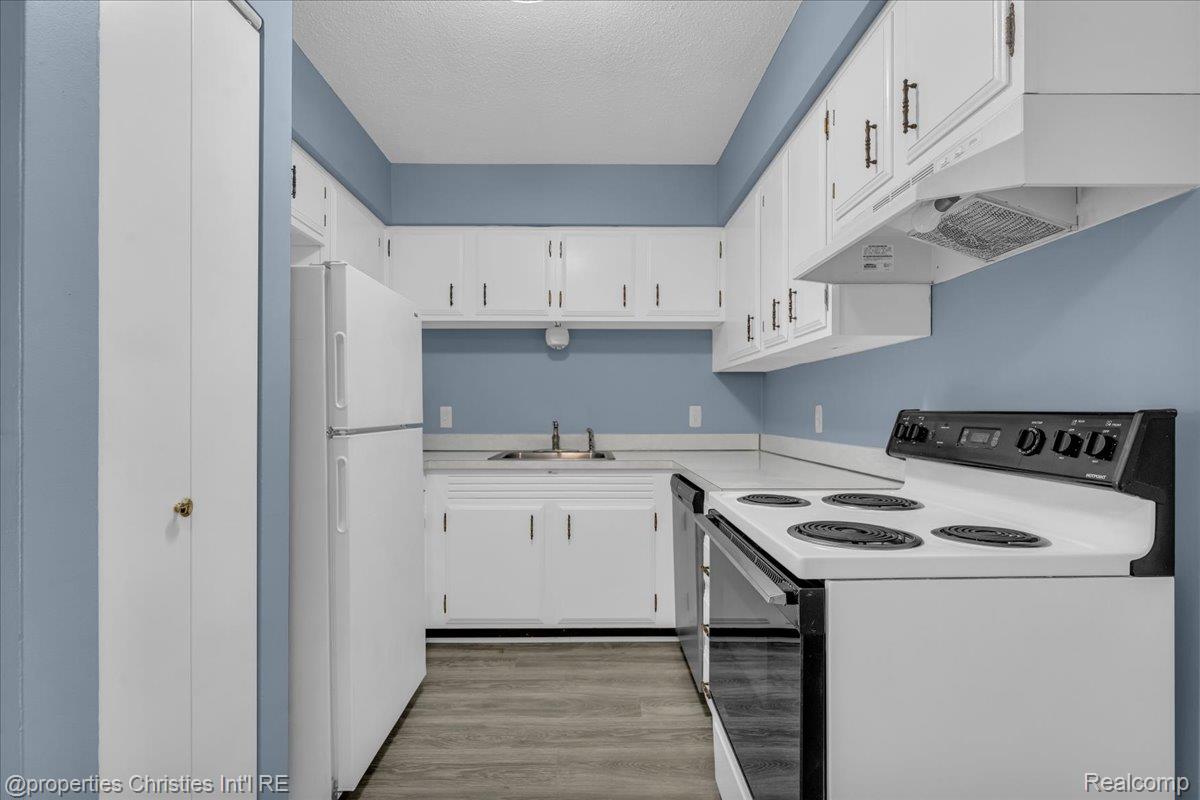 328 E Elmwood Avenue Unit 24