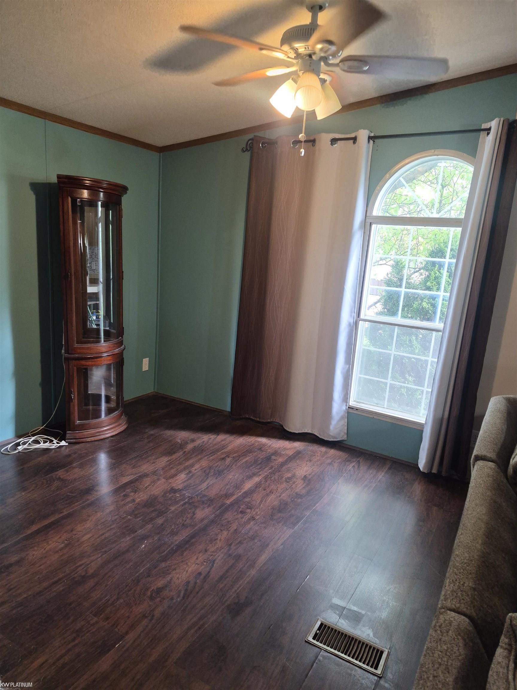 43605 Teal Circle