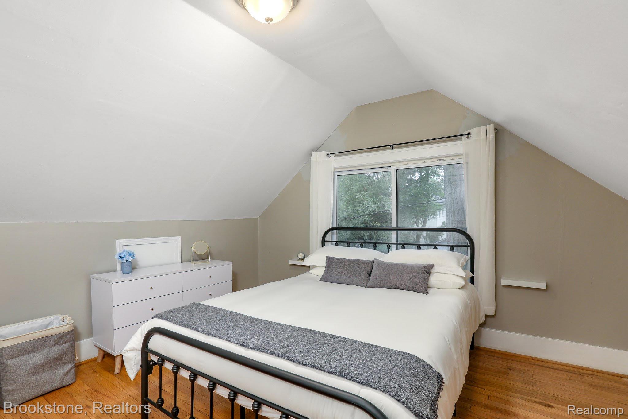 366 W Bennett Avenue