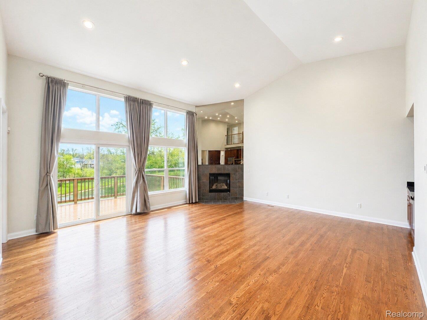 4392 Navin Field Lane