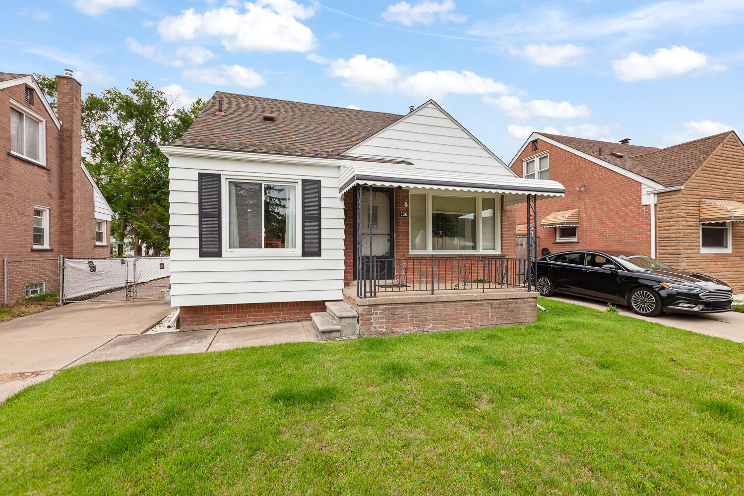 736 Farnham Avenue