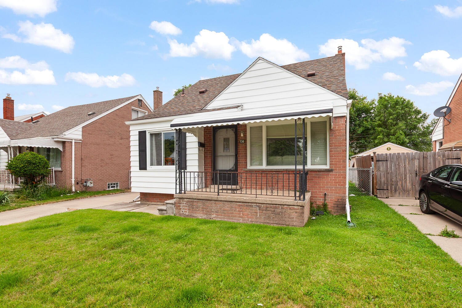 736 Farnham Avenue