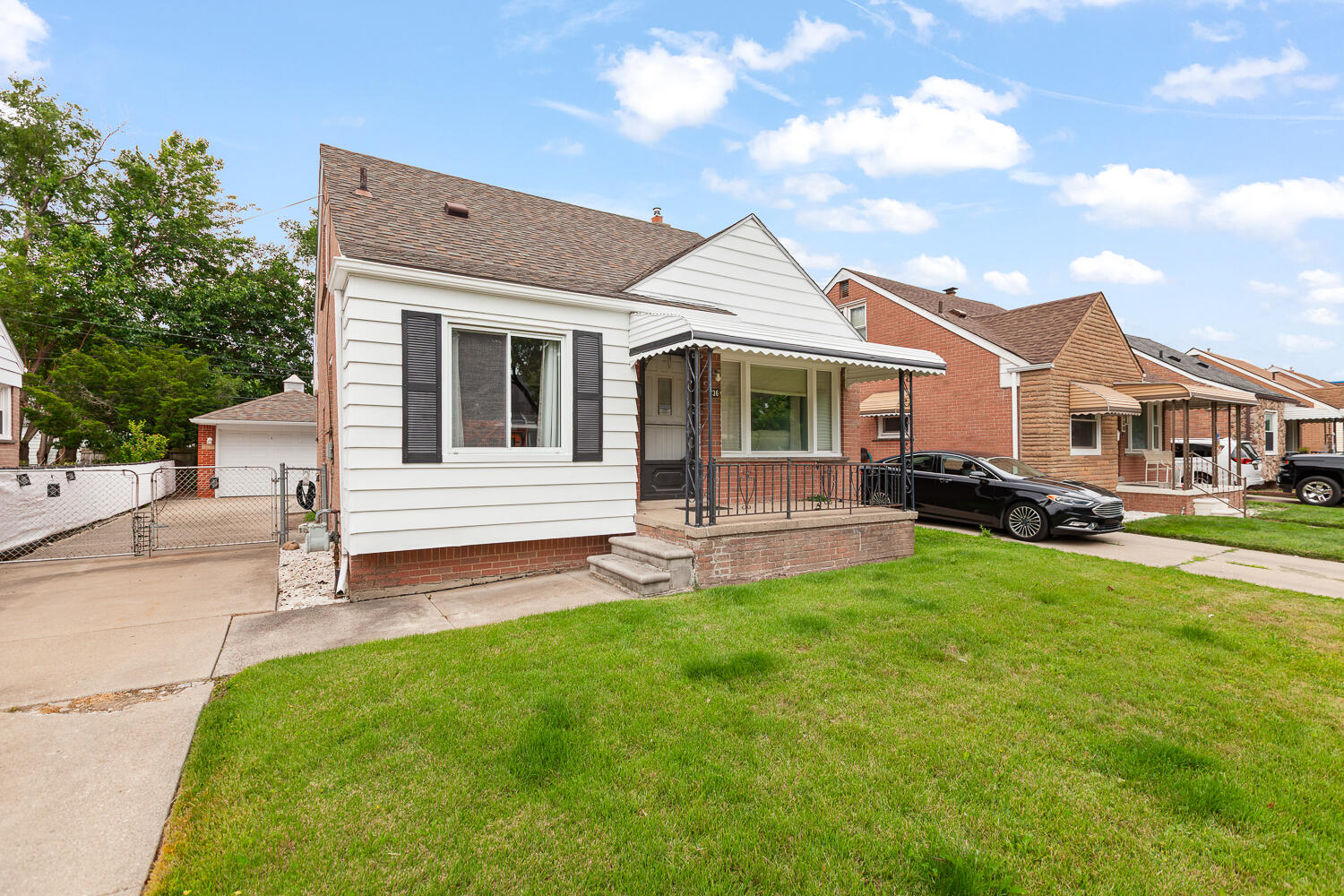 736 Farnham Avenue