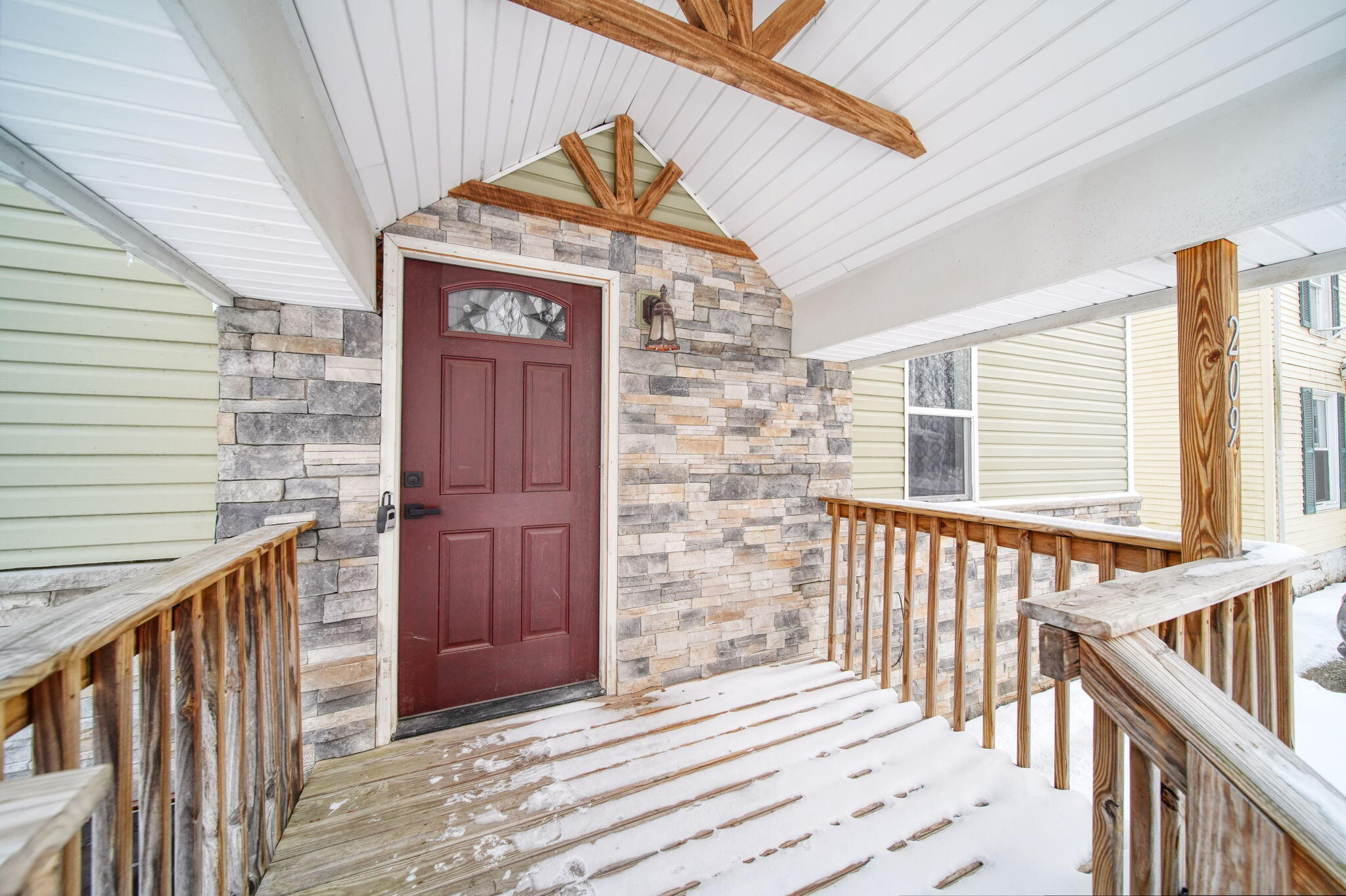 209 N Pleasant Street