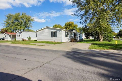 85 Oak Ridge Monroe Charter Township MI 48161