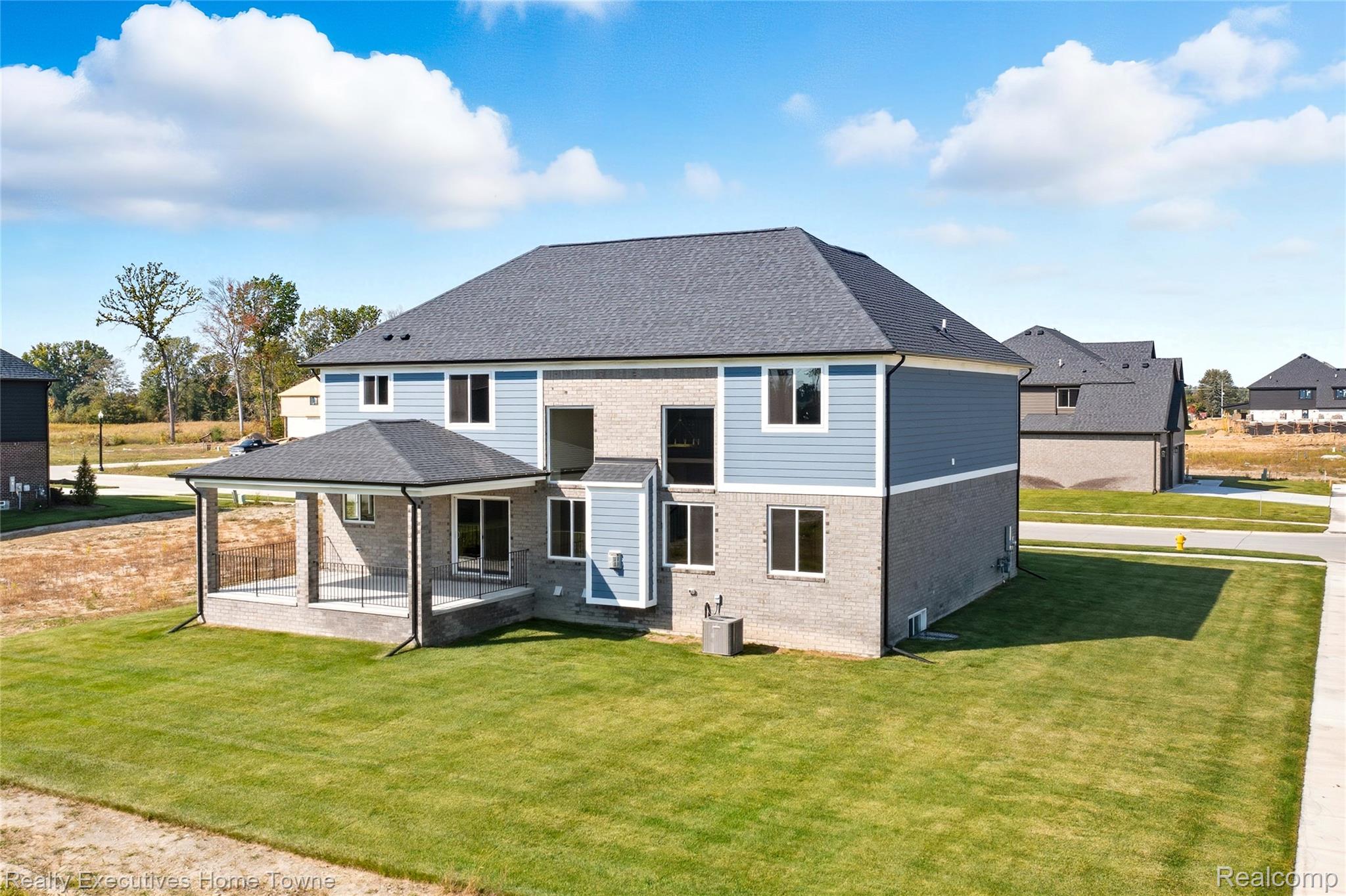 24684 SAWGRASS Drive