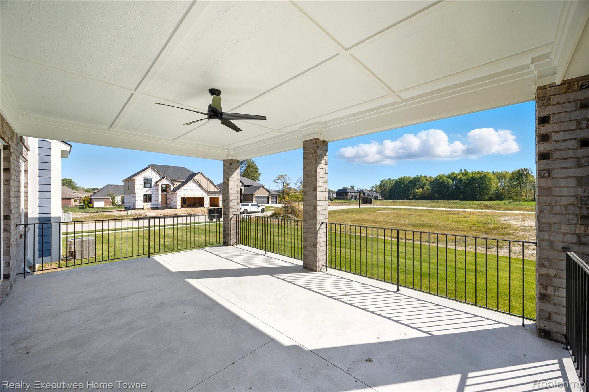 24684 SAWGRASS Drive