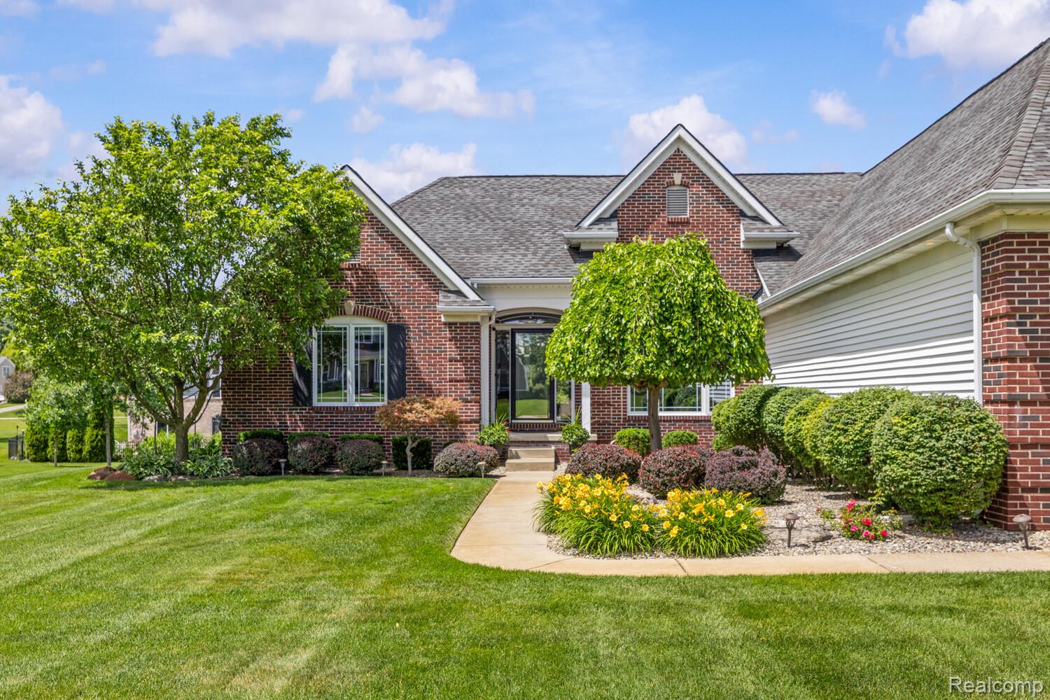 1131 Thorn Ridge Drive