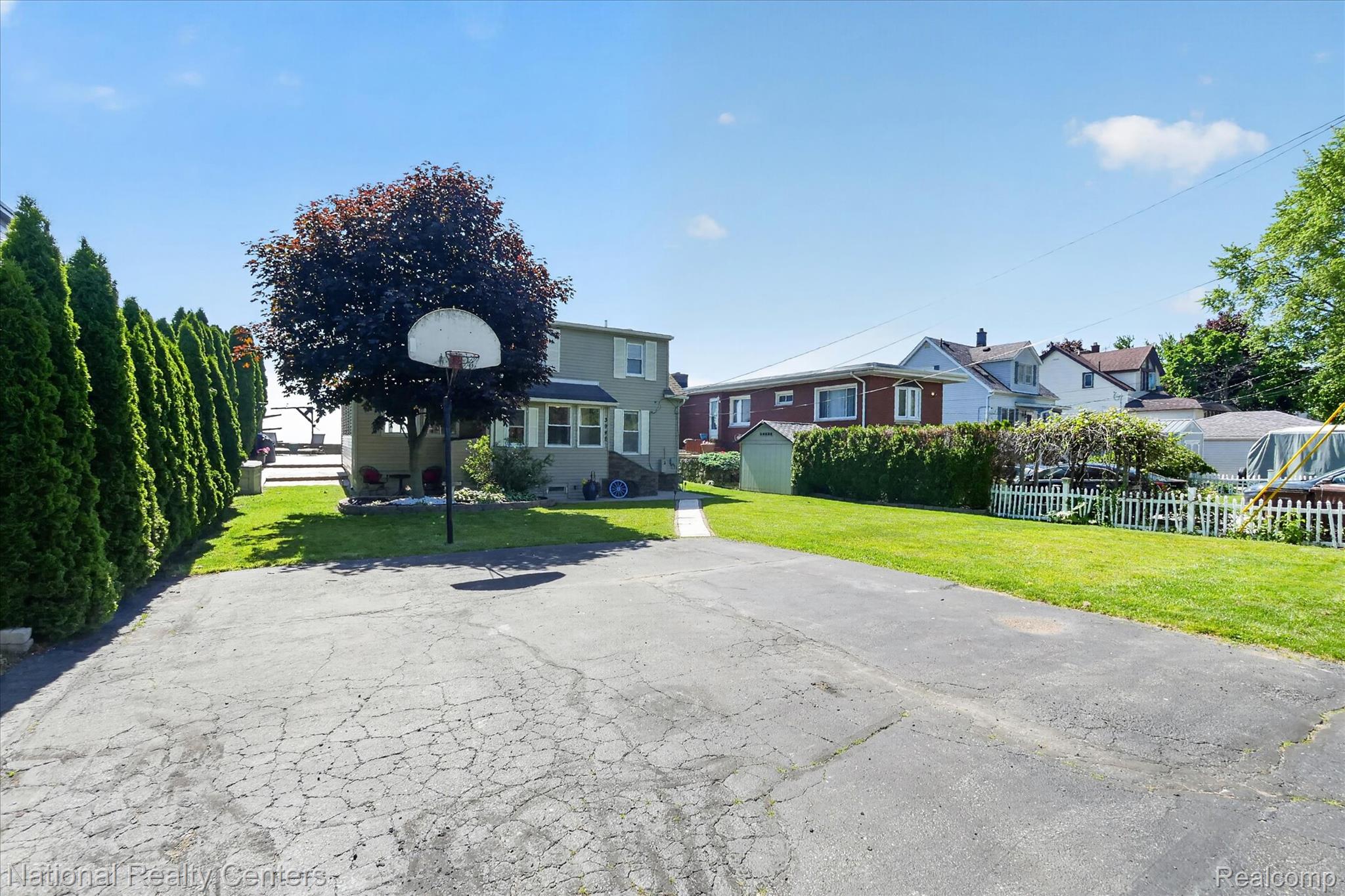 3946 Lakeshore Drive