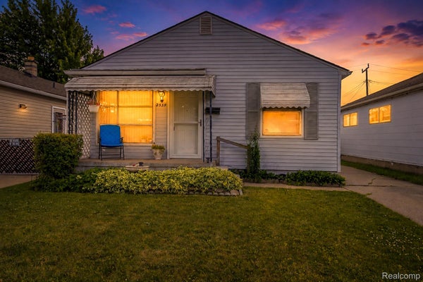 2539 MARGARET ST, MELVINDALE, MI 48122 - Image def0c803037eaef2c828ba846cff7f1f/1945822554