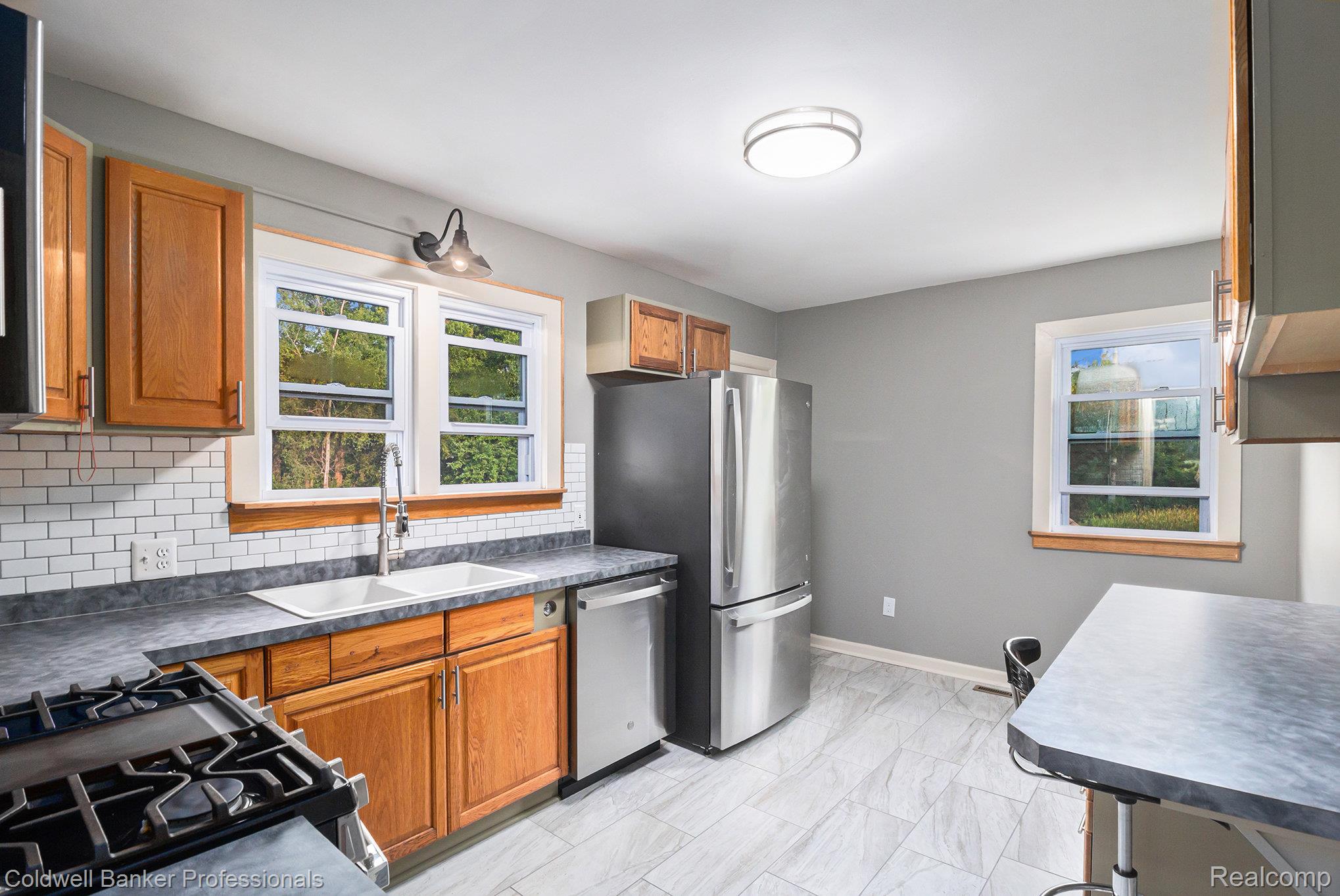 420 W Oakwood Road