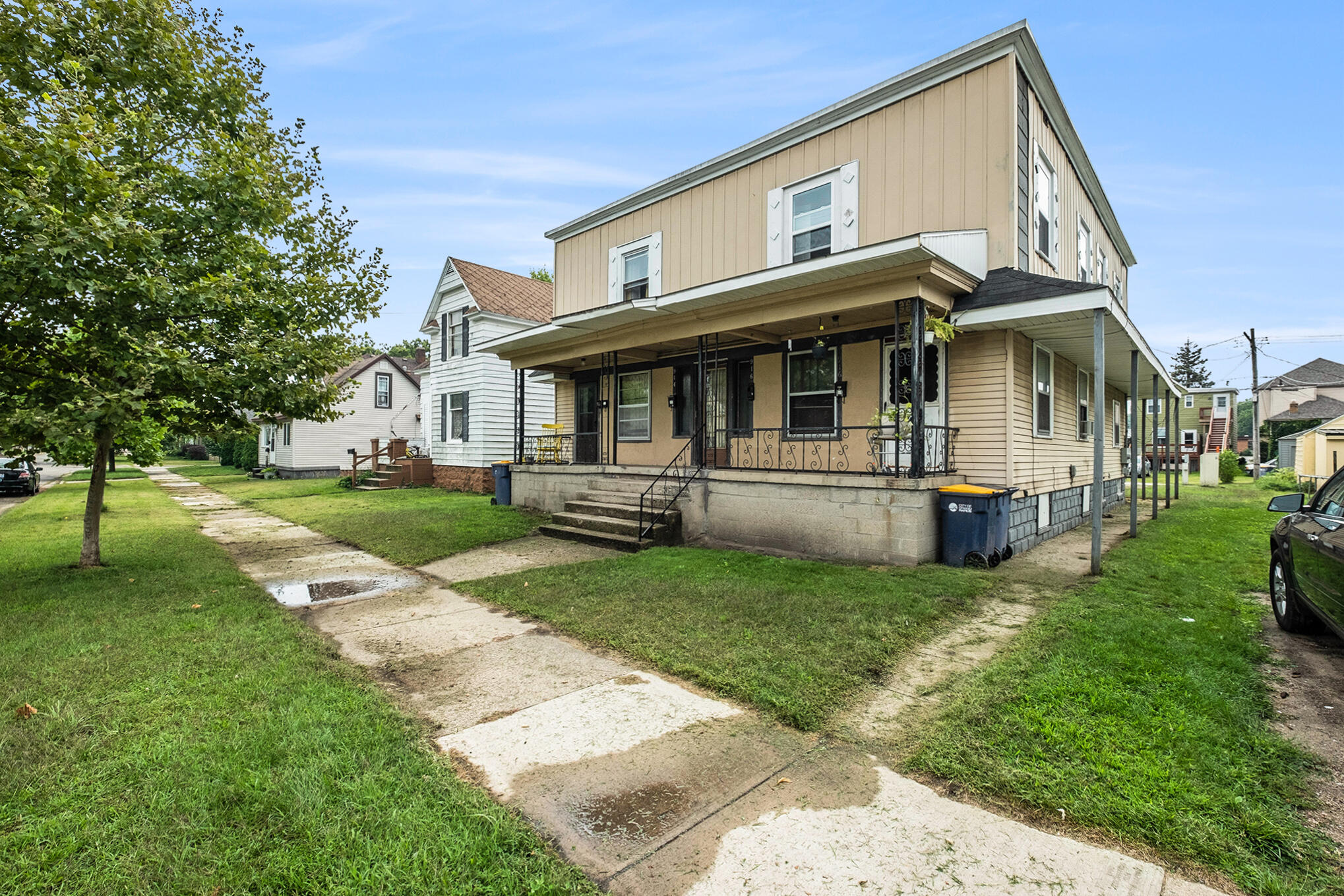 914 Courtney Street NW