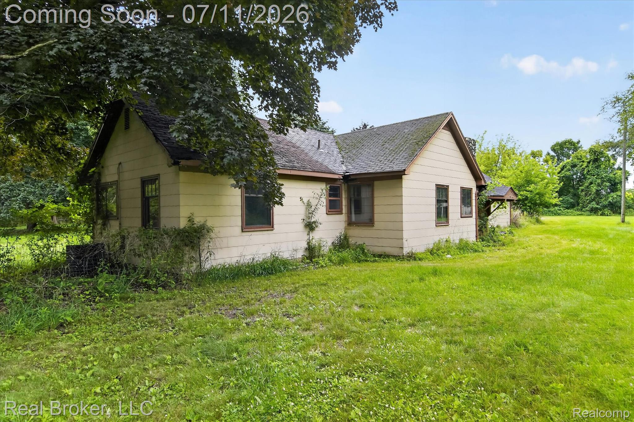 27483 Pontiac Trail