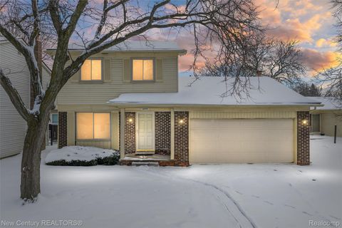 2850 Roundtree Drive Troy City MI 48083