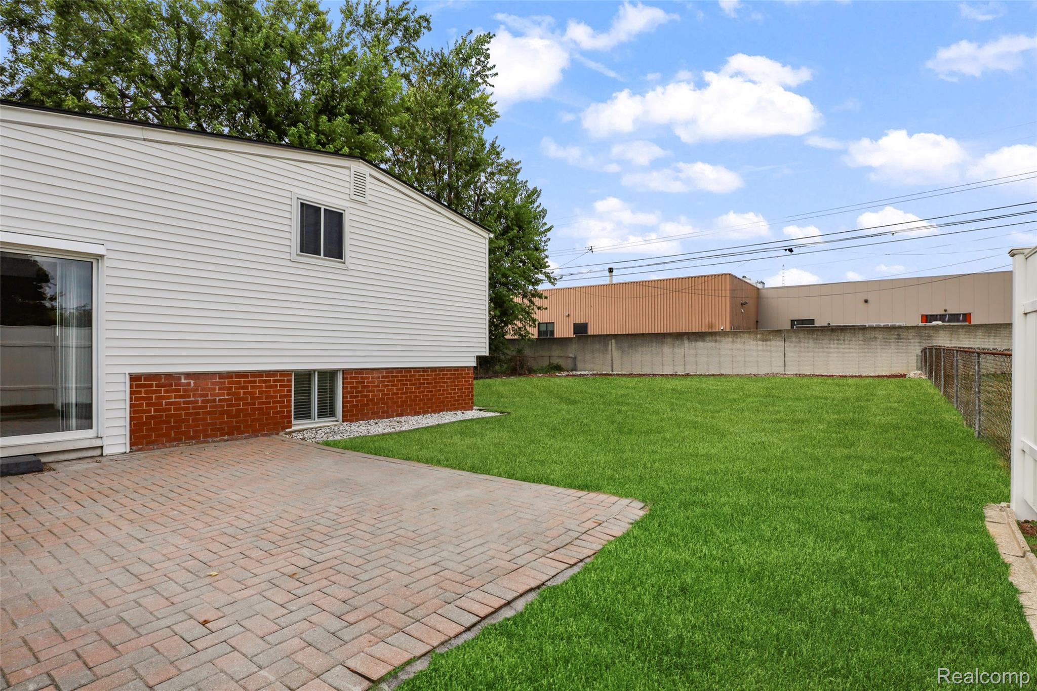 1326 W Elmwood Avenue