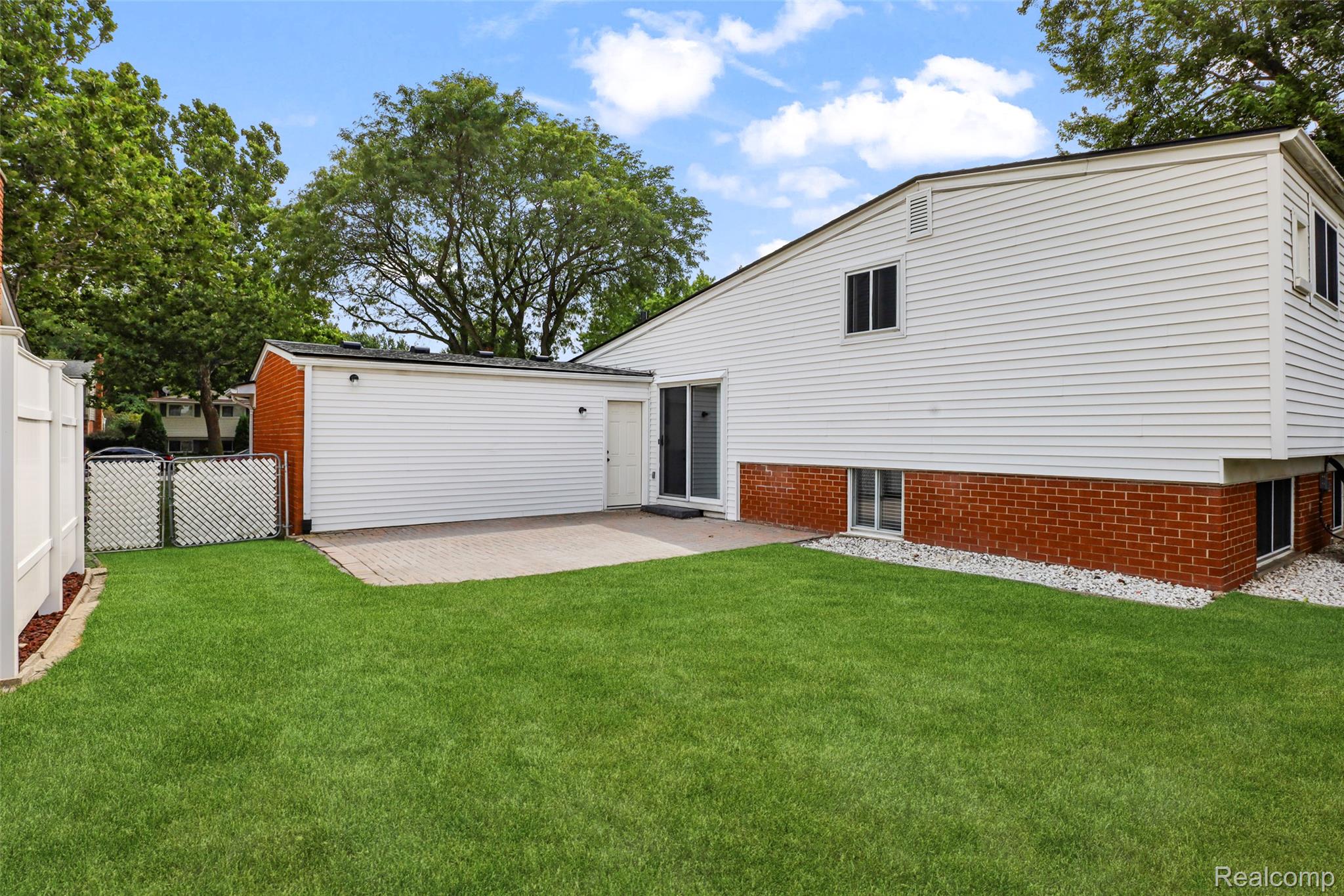 1326 W Elmwood Avenue
