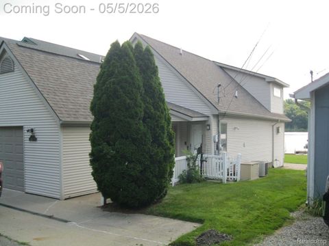 1873 LAKEVIEW Lane Highland Charter Township MI 48357