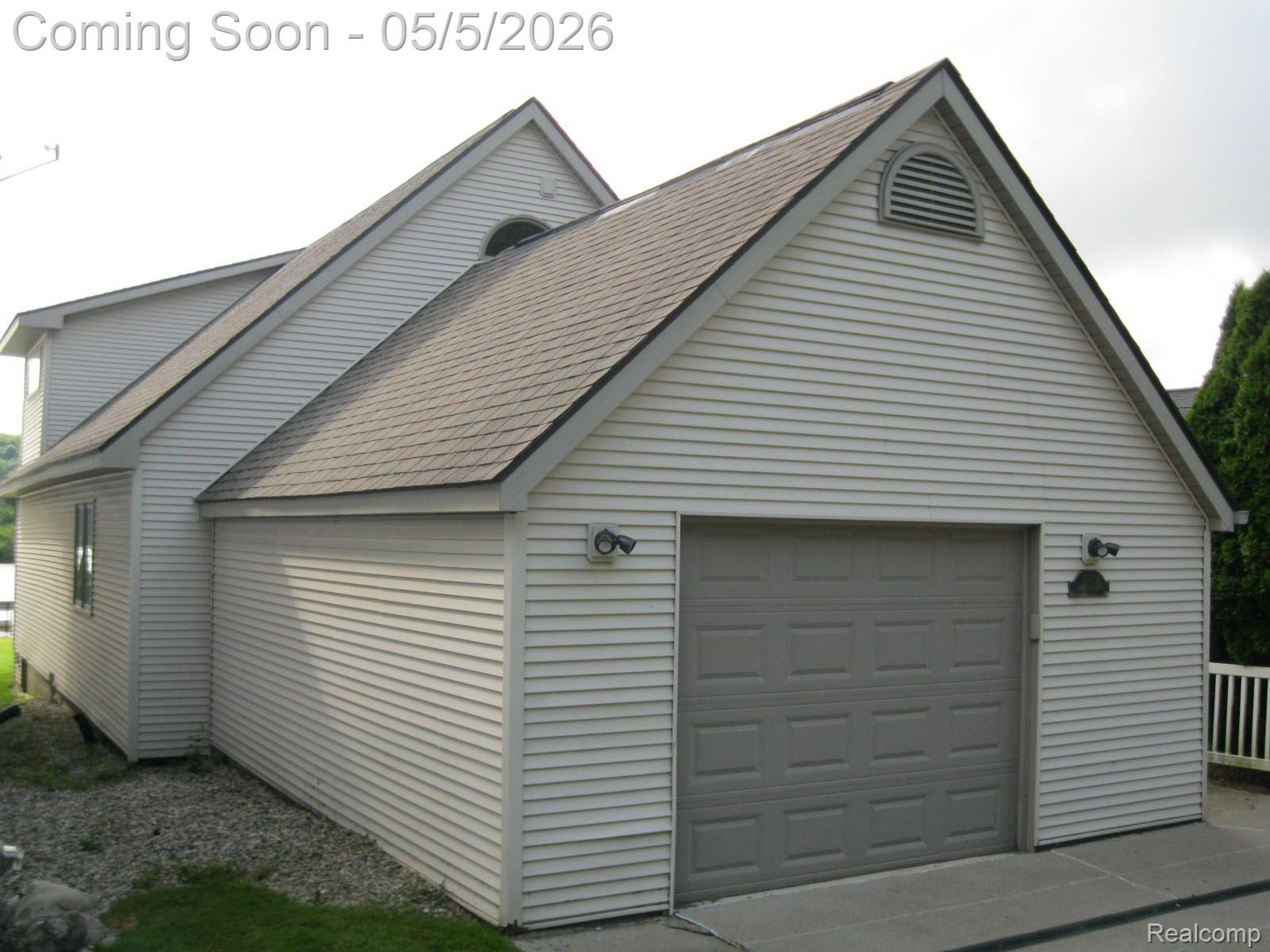 1873 LAKEVIEW Lane