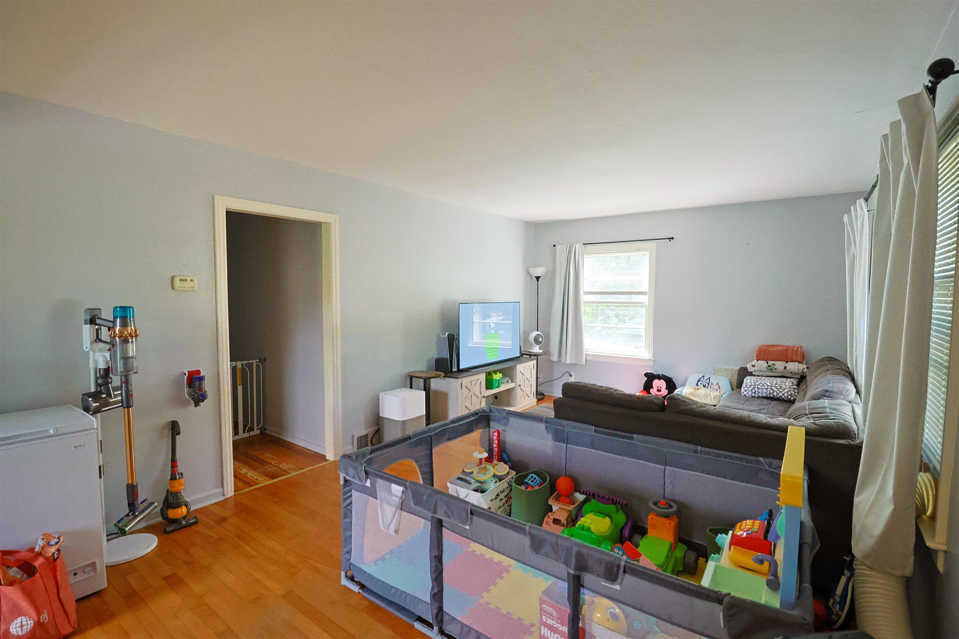 1104 E Broadway