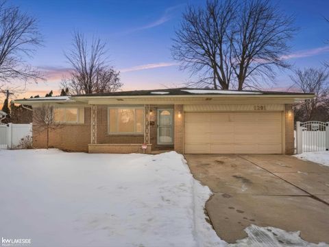 1291 Ashley Drive Troy City MI 48085