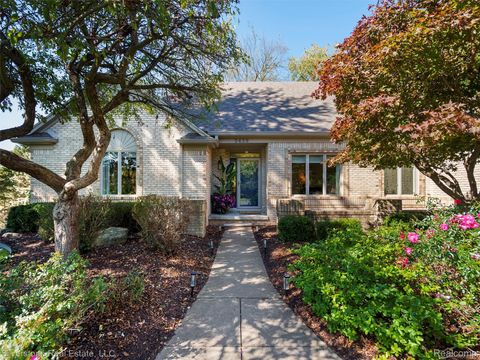 3439 Aquarious Circle Oakland Charter Township MI 48363