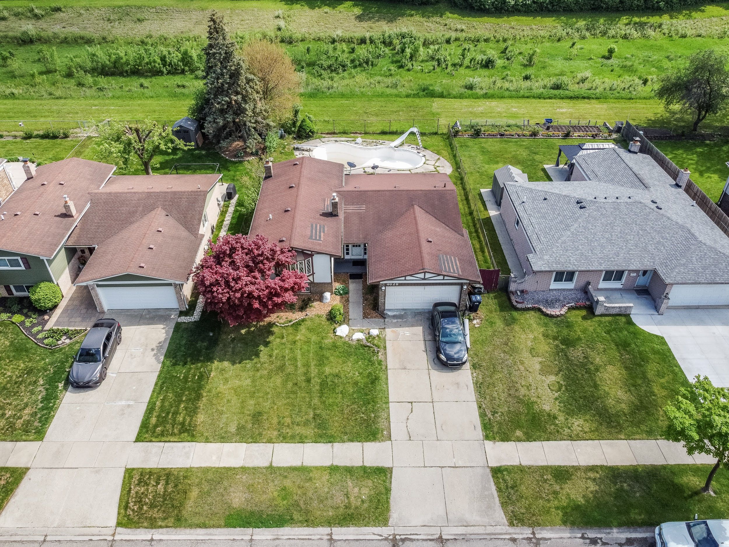 4628 DICKSON Drive