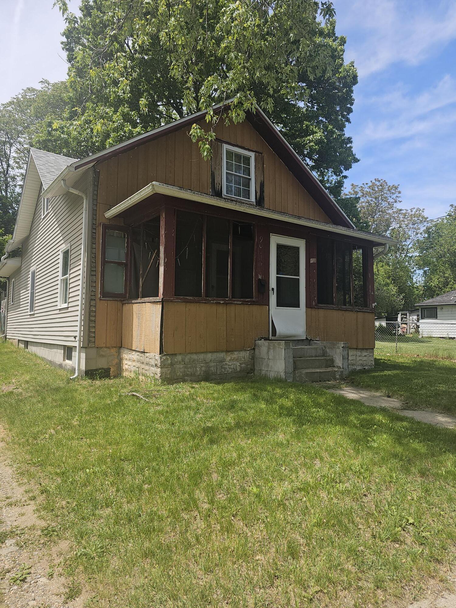 907 N Albion Street