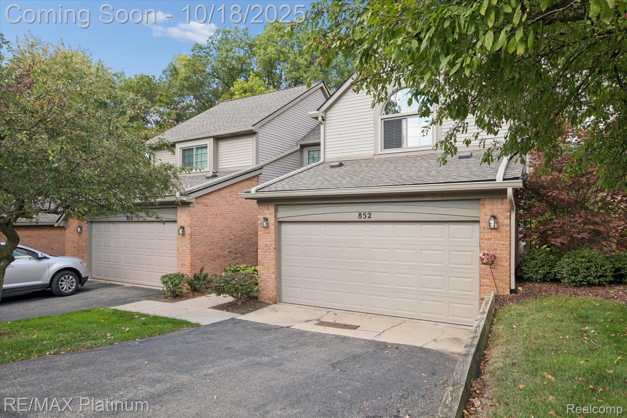 852 Woodridge Hills Drive