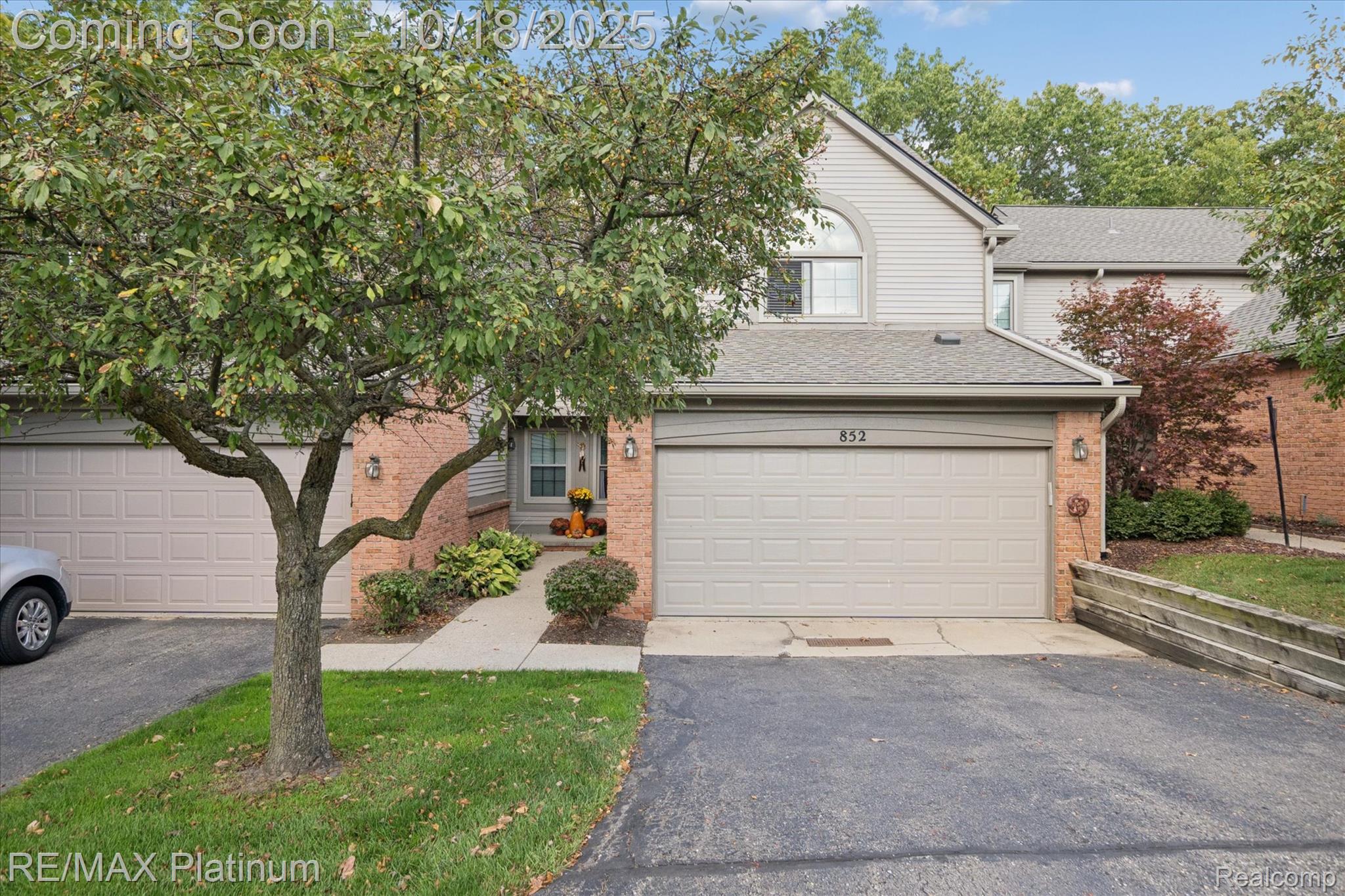852 Woodridge Hills Drive