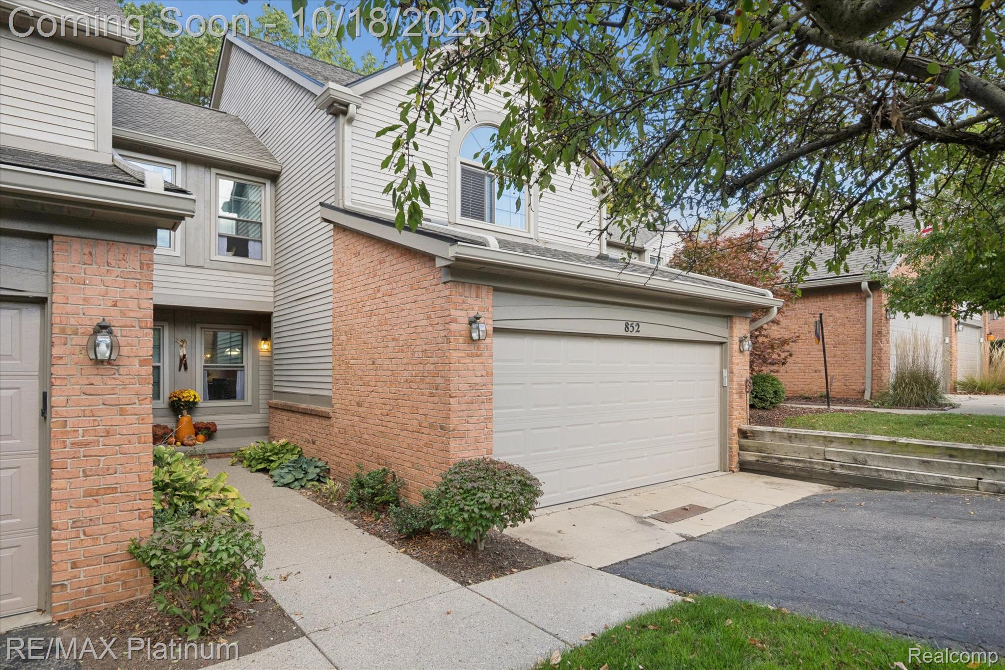852 Woodridge Hills Drive