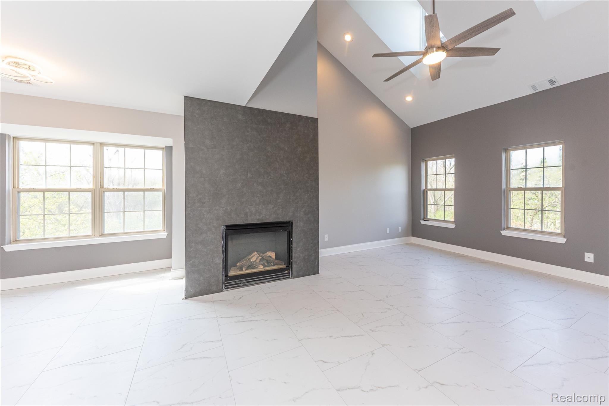 29242 W Glen Oaks